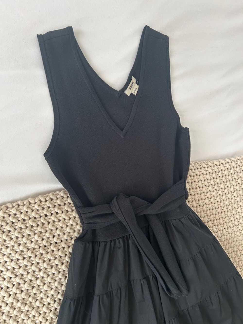 Sleeveless Black Tiered V‑Neck Dress with Waist Tie - Picture 2 of 4